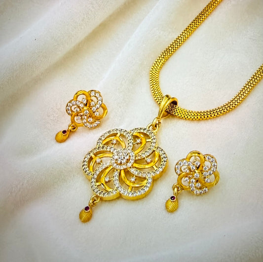 ELEGANT FLOWER DIAMOND LOOK PENDANT SET
